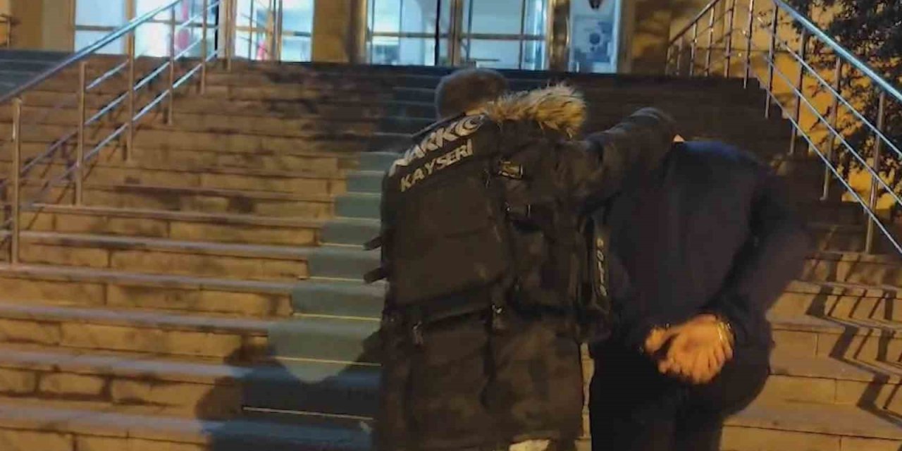 Zehir Tacirleri Polisten Kaçamadı