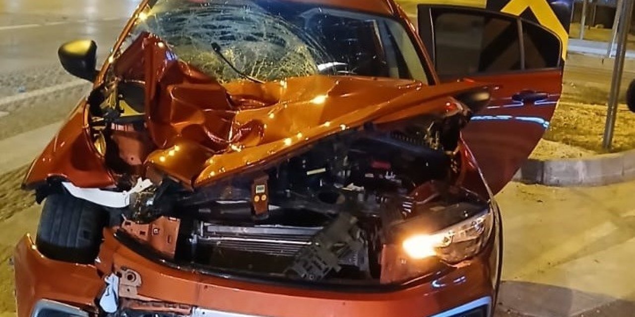 Otomobil Yayalara Çarptı: 2 Ölü