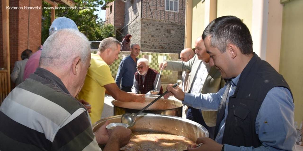 Kaymakam Aksoy Ve Başkan Acar Aşure Dağıttı
