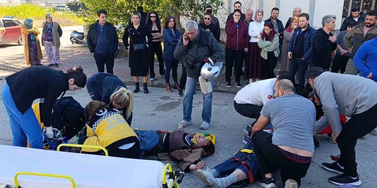 Motosiklet İle Otomobil Çarpıştı, 2 Genç Kız Ağır Yaralandı