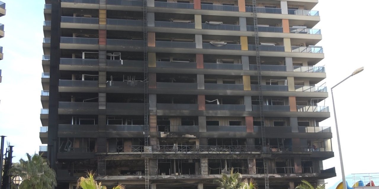 Antalya’daki 4 İşçinin Mahsur Kalıp Kurtarıldığı 12 Katlı İnşaat Yangının Boyutu Ortaya Çıktı