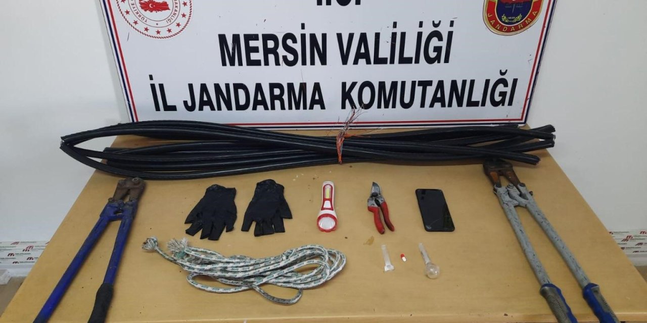 Mersin’de Kablo Hırsızlığı Yaparken Yakalanan 2 Kişi Tutuklandı