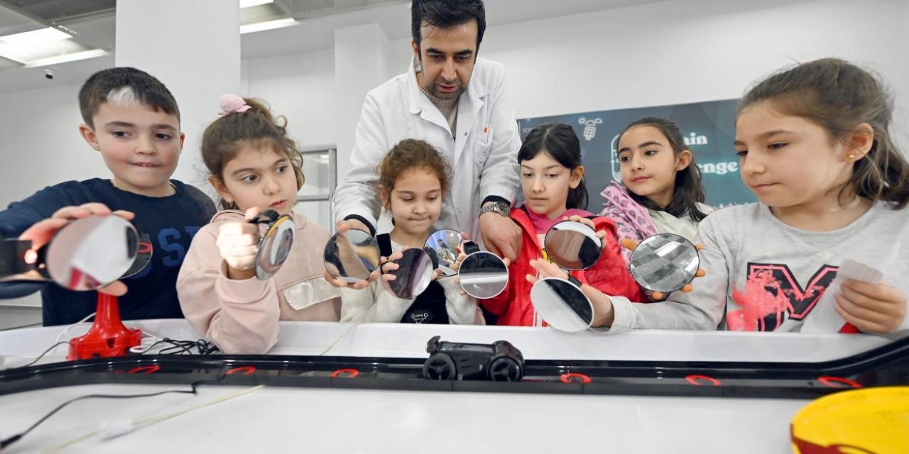 Mercan Bilim Merkezi’nde ’kış Okulu’ Programı Sürüyor