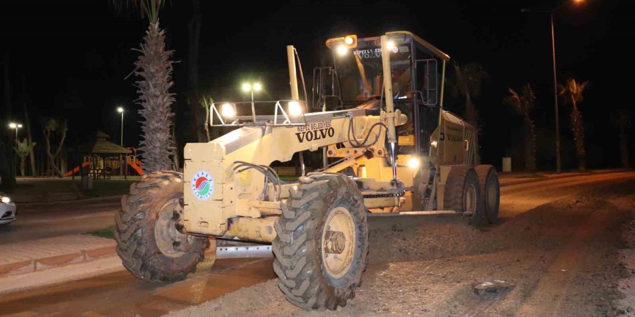 Kepez Belediyesi’nde Yol Bakım Onarımı İçin Gece Mesaisi