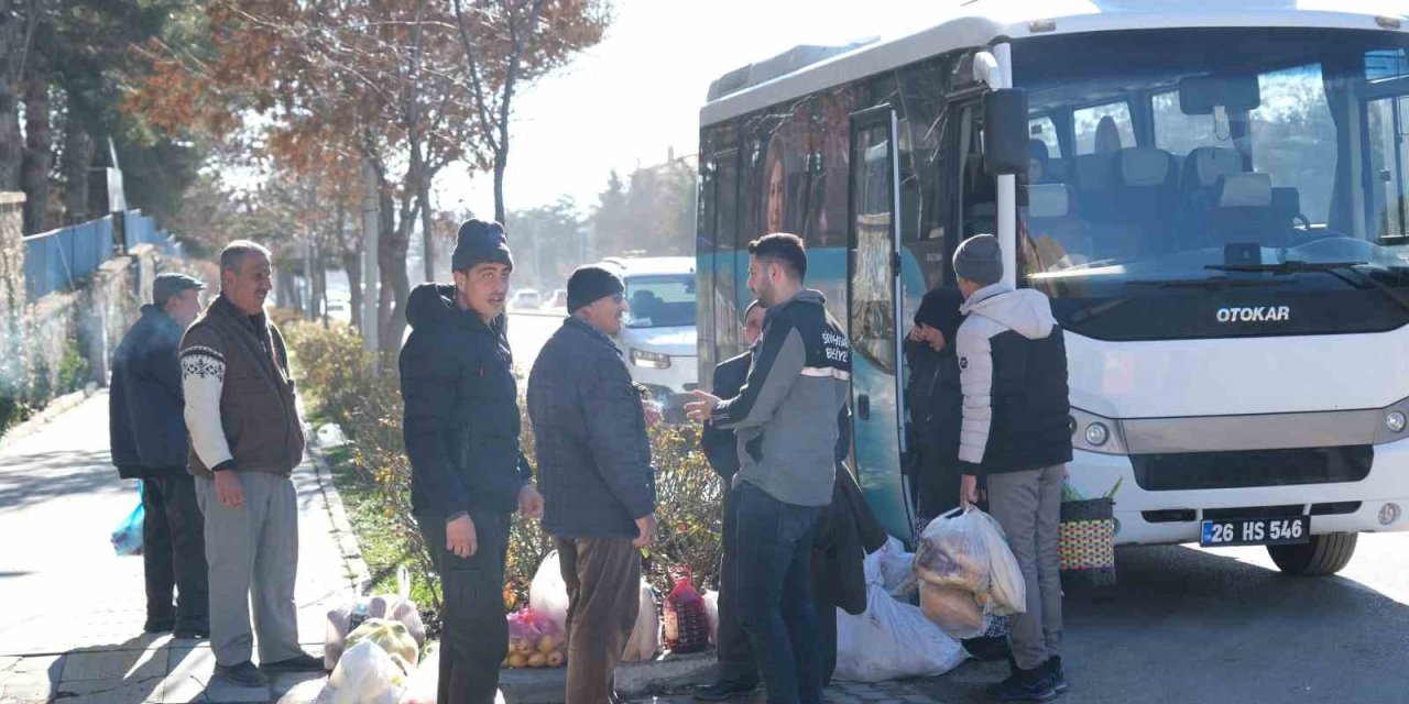 Sivrihisar’da Halk Pazarına Ücretsiz Halk Otobüsü Seferleri Başladı
