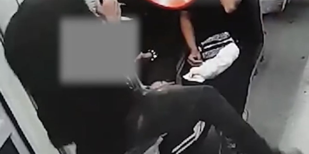 Tramvayın Tutamaklarını Kesip, Camını Kırdılar