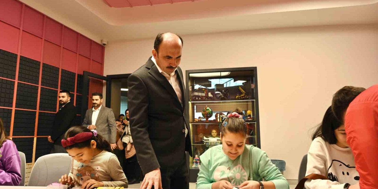 Başkan Altay Tatilini Bilim Merkezinde Değerlendiren Çocuklarla Buluştu