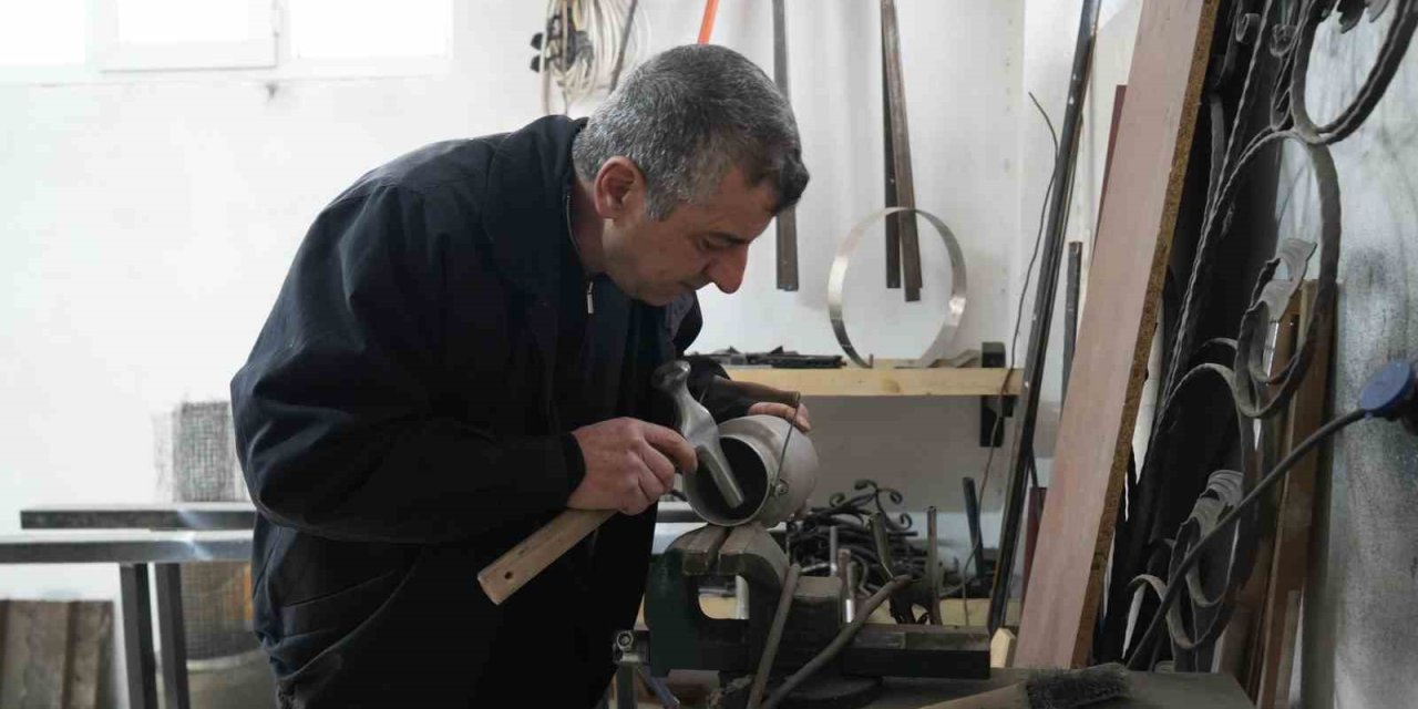 Çocukluğuna Duyduğu Özlem Nedeniyle Evini Müzeye Çevirdi