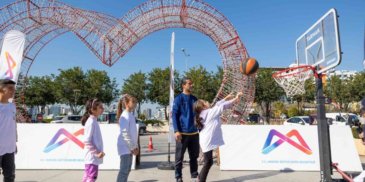 ’sporbüs’ Alışveriş Merkezinde Çocuklarla Buluştu