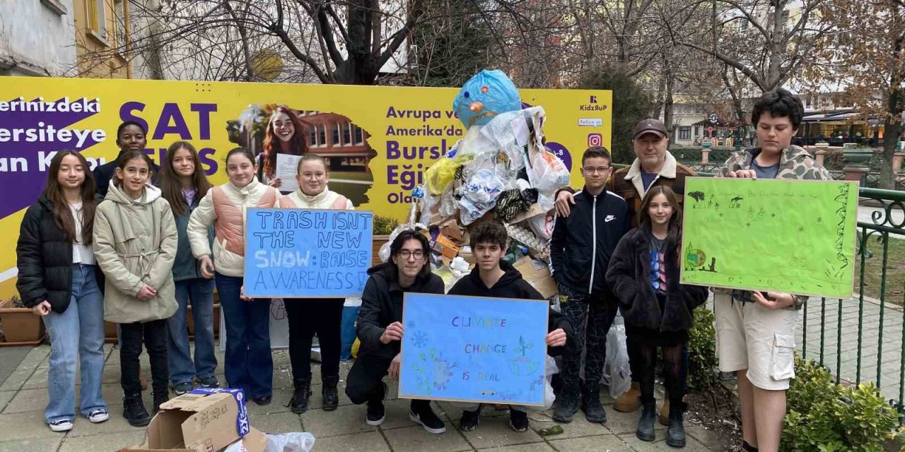 Kar Yağmayınca Atıklardan ‘çöp Adam’ Yaptılar