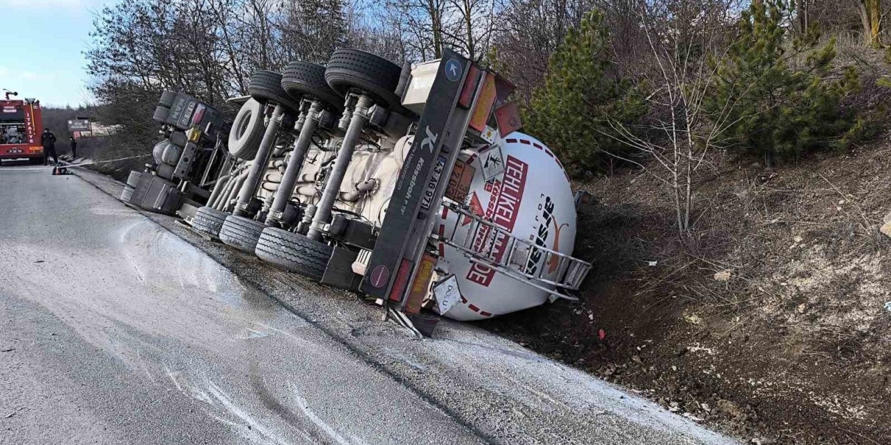 Eskişehir’de Akaryakıt Yüklü Tır Kaza Yaptı: 1 Ölü