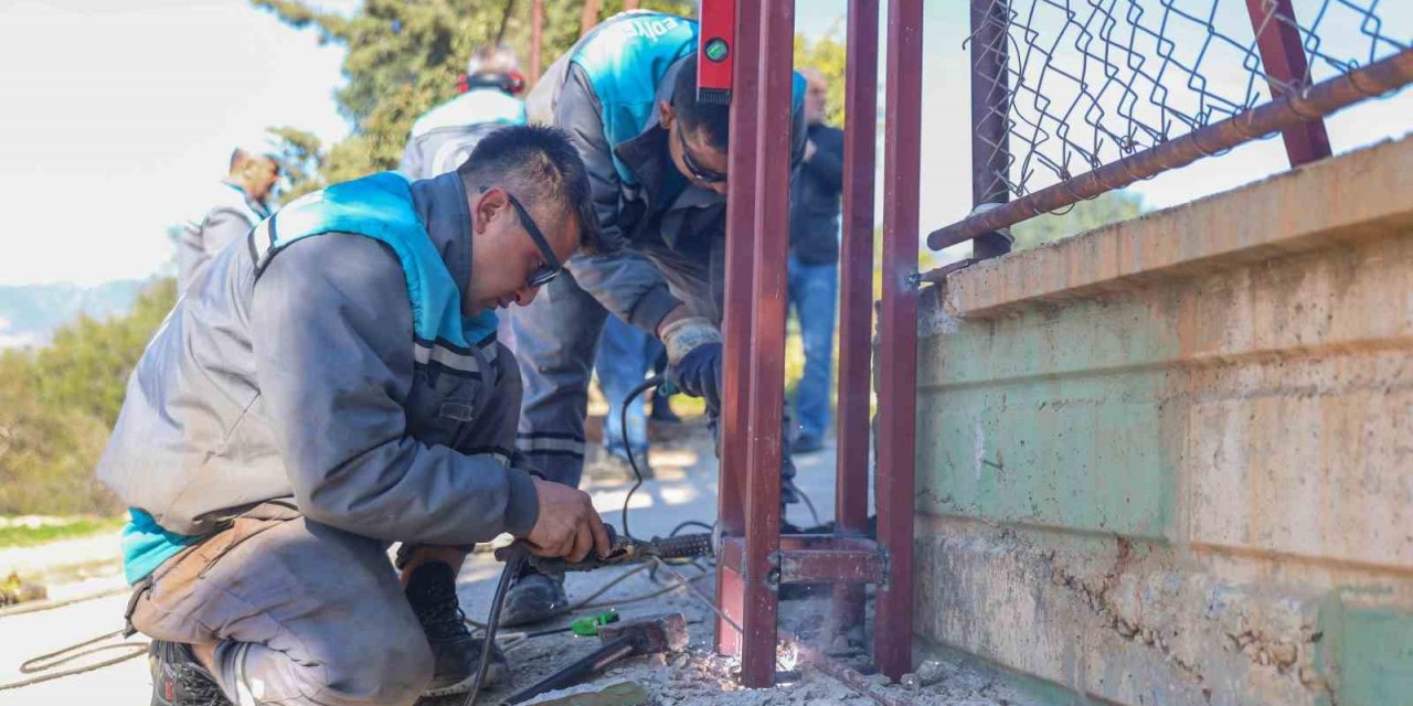 Alanya Belediyesi’nden Tosmur Fatma Özmüftüoğlu İlkokulu’na Destek
