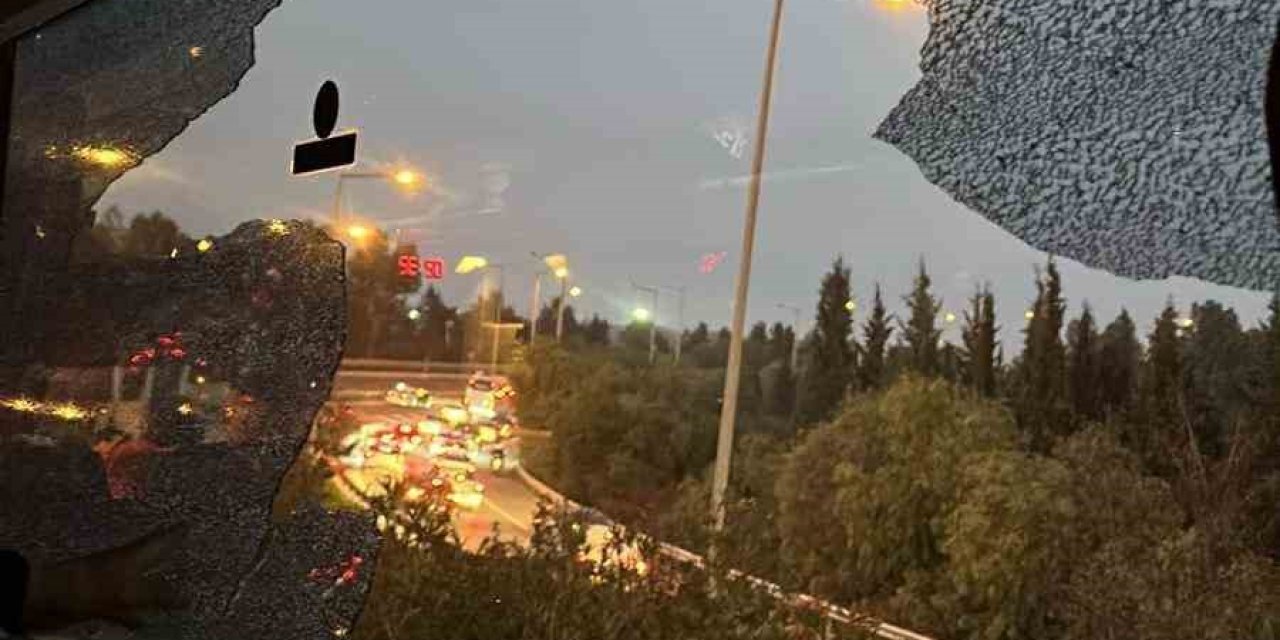 Alanyaspor Taraftar Otobüsüne Taşlı Saldırı