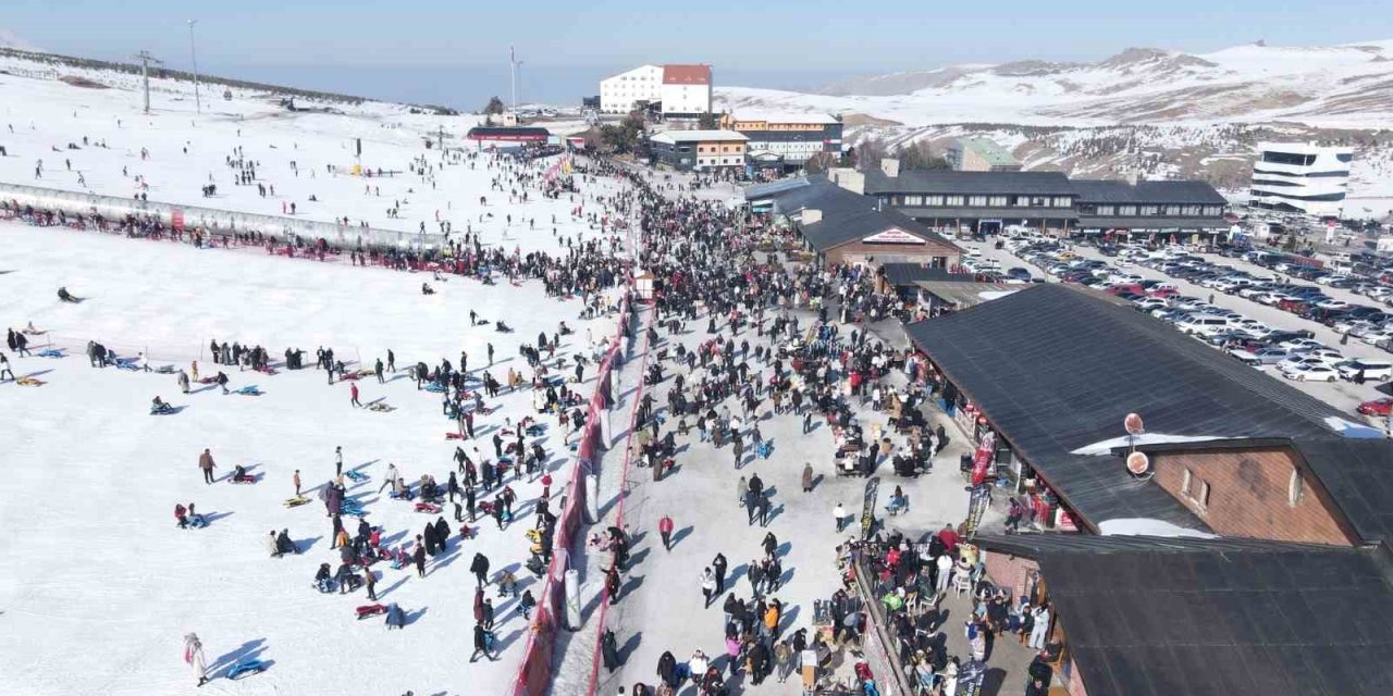 Sömestirin Son Hafta Sonunda Erciyes’te Adım Atacak Yer Kalmadı