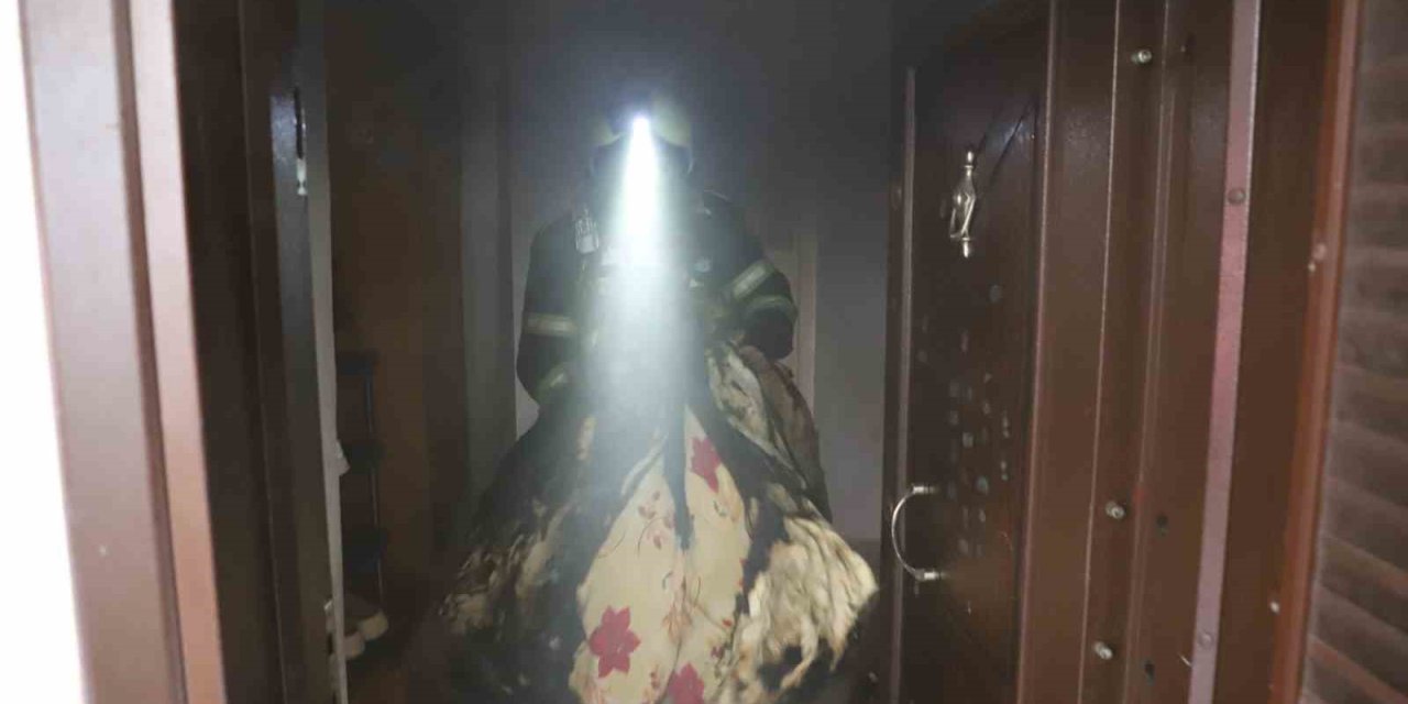 Mersin’deki Ev Yangını İtfaiye Ekiplerince Söndürüldü