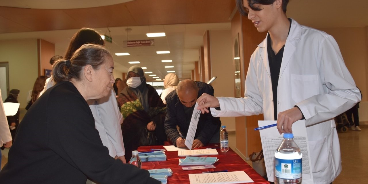 Esogü Hastanesi’nde Kanser Bilgilendirme Standı Açıldı