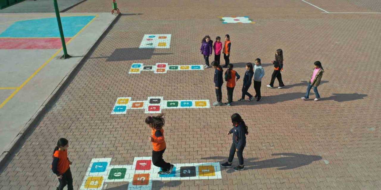 Büyükşehir’den Okul Bahçelerine Renk, Öğrencilere Enerji Katan Uygulama