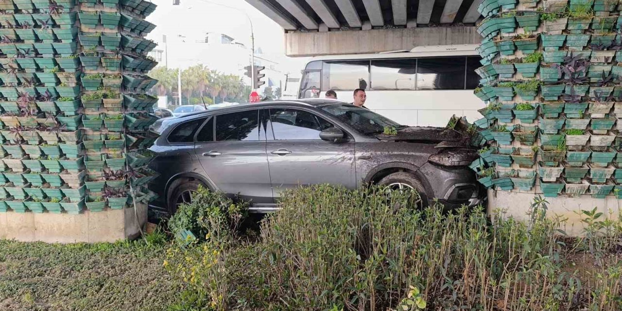 Manavgat’ta Arızalı Sinyalizasyon Kazalara Neden Oldu: 1 Yaralı