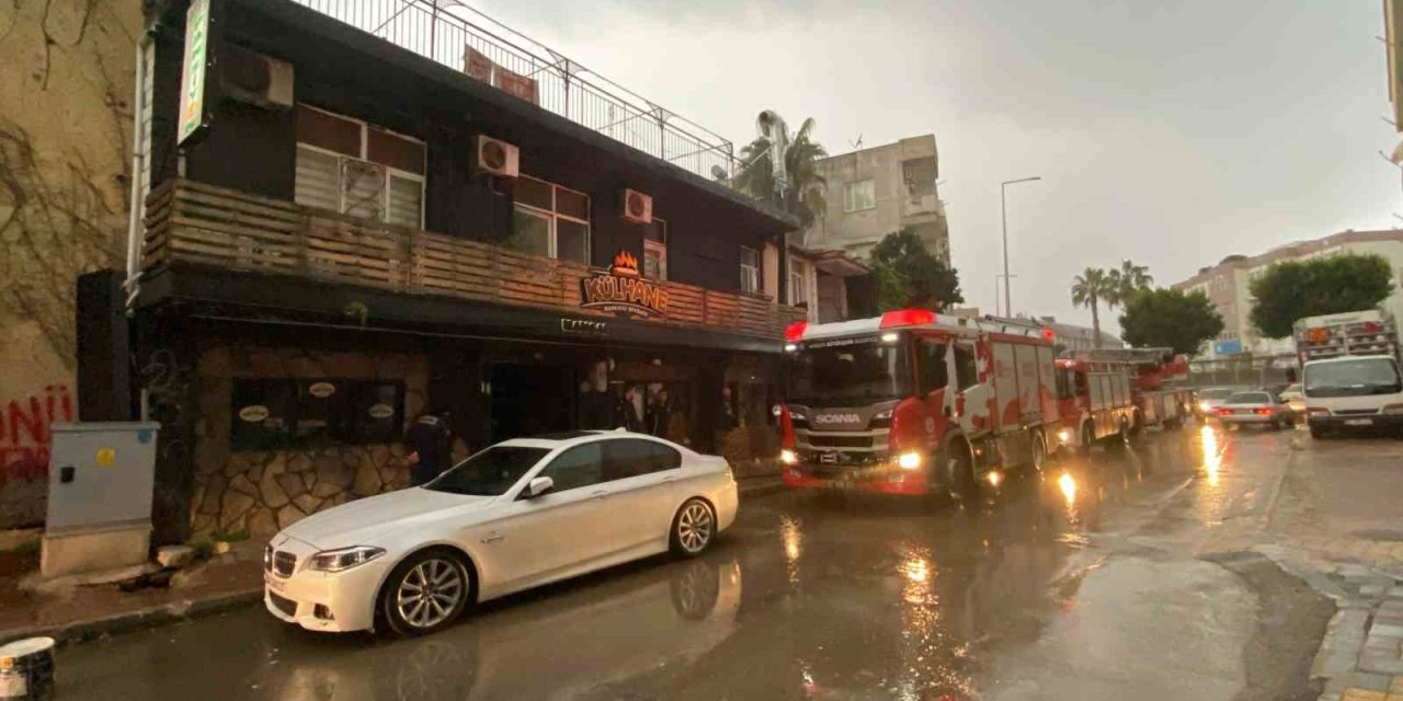 Restoranın Bacasında Çıkan Yangın İtfaiye Ekiplerince Söndürüldü