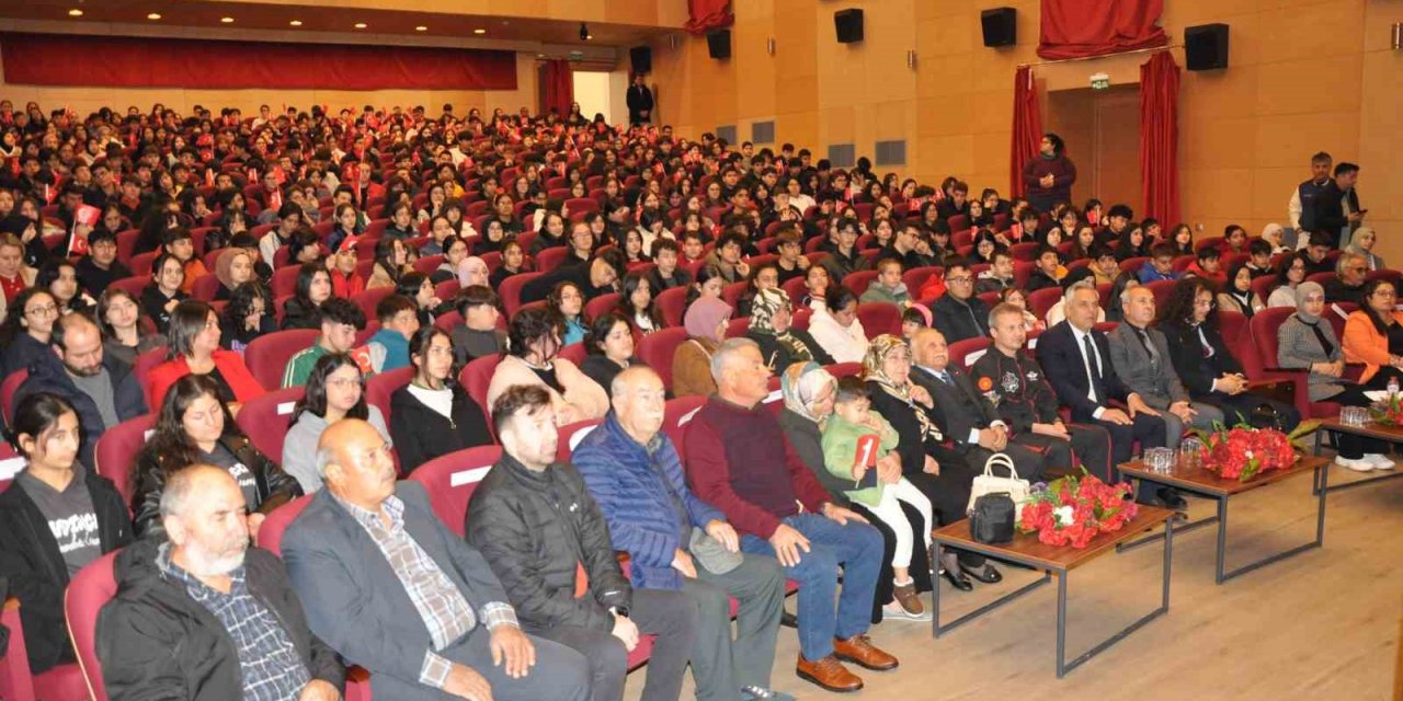 Türkiye’nin İlk Astronotu Alper Gezeravcı Memleketi Silifke’de Öğrencilerle Buluştu