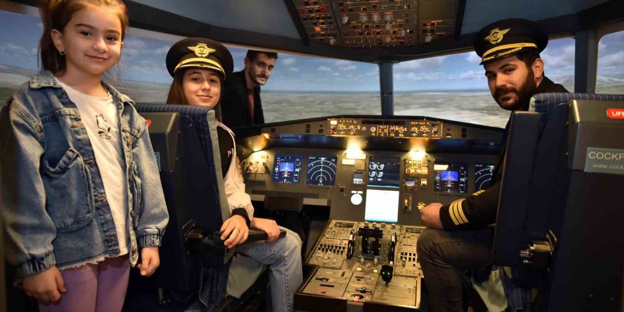Kepez’de Çocuklar Simülasyonla Yolcu Uçağı Kullandı