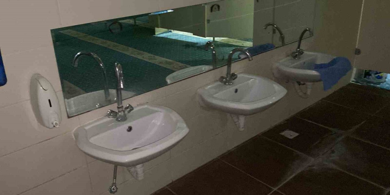 Eğlence Ve Oyun Parkında Tuvaletin Mescide Dönüştürüldüğü İddiası