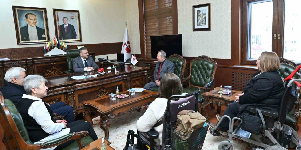 Türkiye Sakatlar Derneği Eskişehir Şubesi’nden Vali Hüseyin Aksoy’a Ziyaret