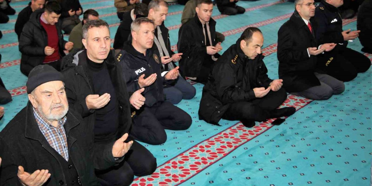 Depremde Hayatını Kaybedenler İçin Mevlid-i Şerif Programı Düzenlendi