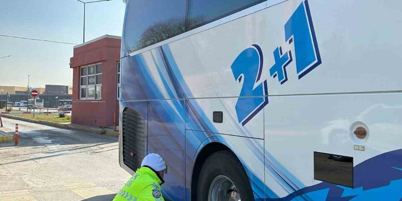 Polis Ekiplerince Bin 816 Otobüs Ve Şoförü Kontrol Edildi