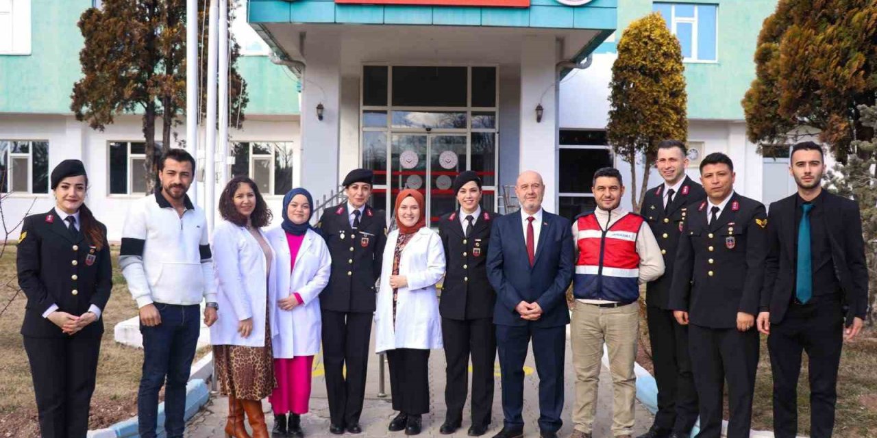 Eskişehir İl Jandarma Komutanlığı’ndan Huzurevine Anlamlı Ziyaret