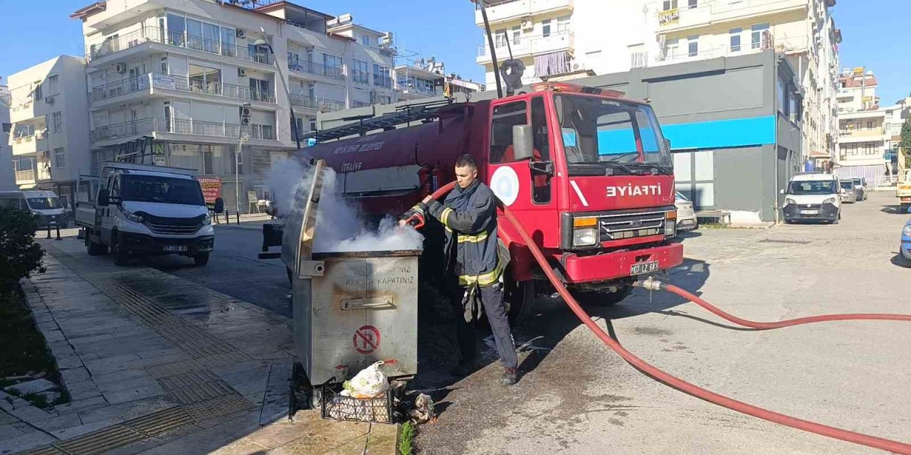 Söndürülmeden Dökülen Küller Çöp Konteynerinde Yangına Neden Oluyor