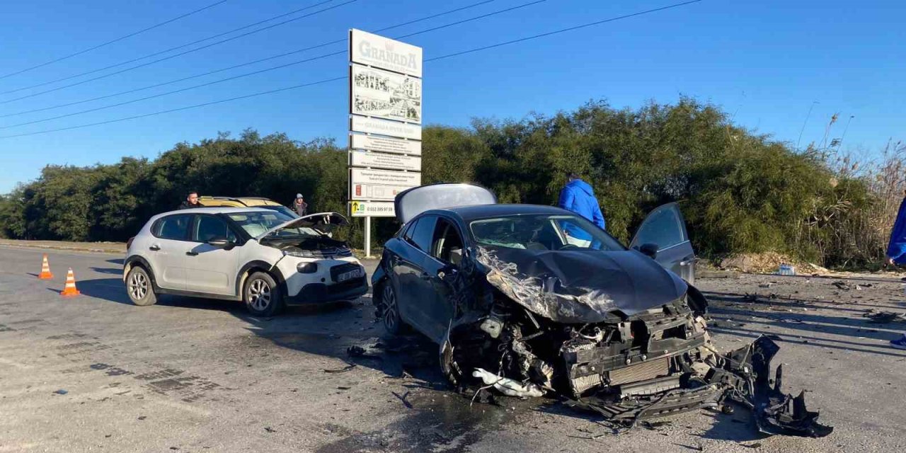 Antalya’da Zincirleme Kaza: 2 Yaralı