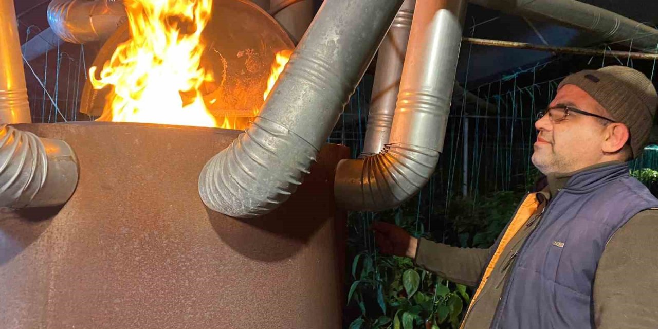 Antalya’da Sıcaklık Gece Sıfırın Altına Düştü, Seralarda ’zirai Don’ Nöbeti Başladı