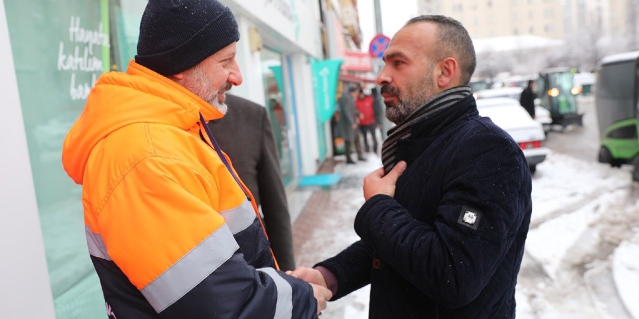 Başkan Çolakbayrakdar: "yoğun Kar Yağışına Karşı 3 Vardiyalı 24 Saat Çalışıyoruz"