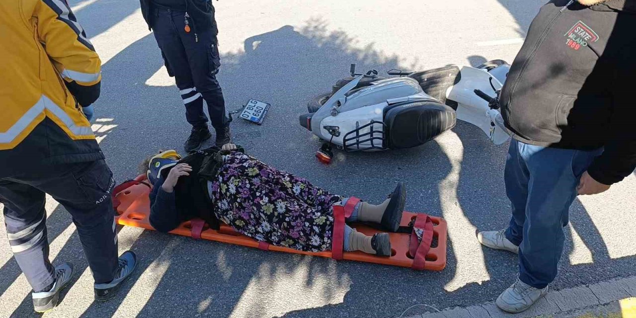 Yaya Geçidinden Karşıya Geçen Motosiklete Kamyonet Çarptı: 2 Yaralı