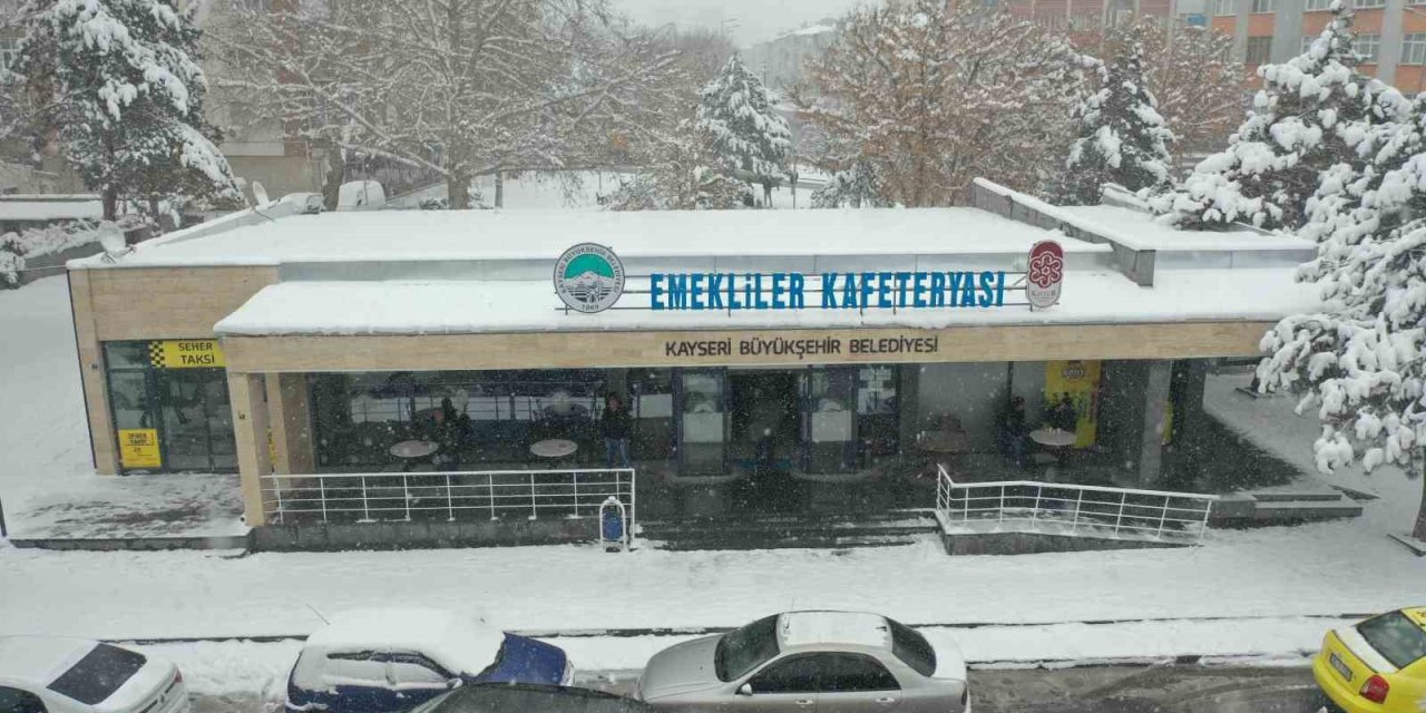 Emekli Kafeteryası Takdir Topluyor