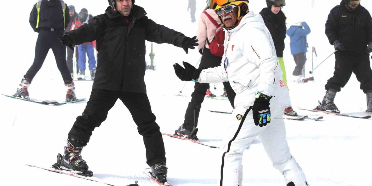 Görme Engelliler Erciyes’te Kayak Yaptı