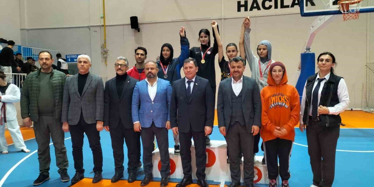 Kayseri’de Okullar Taekwondo Şampiyonası Yapıldı