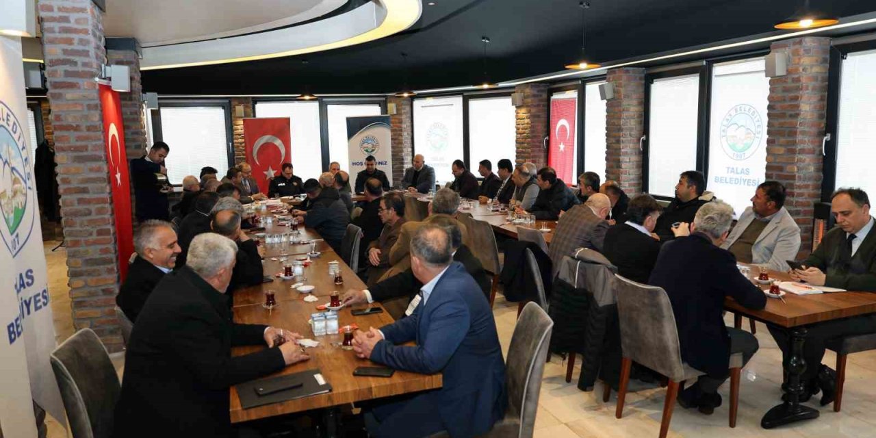 Başkan Yalçın’dan Muhtarlara Kestane Fidanı