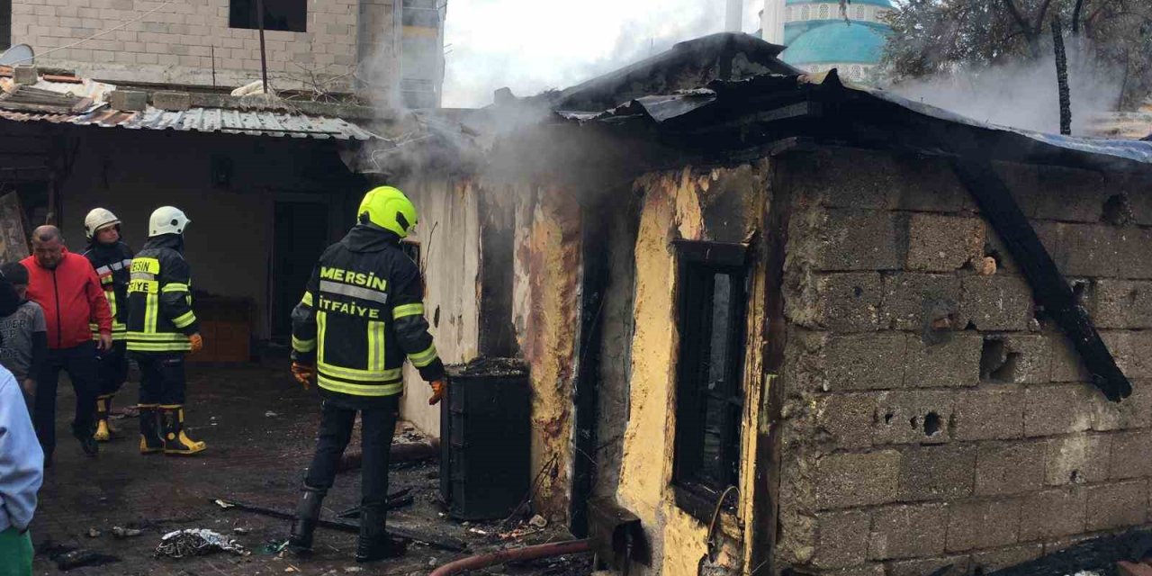 6 Kişilik Ailenin Yaşadığı Ev Alev Alev Yandı