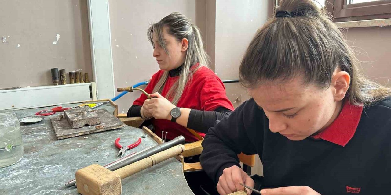 Meslek Lisesinin ‘altın Kızları’