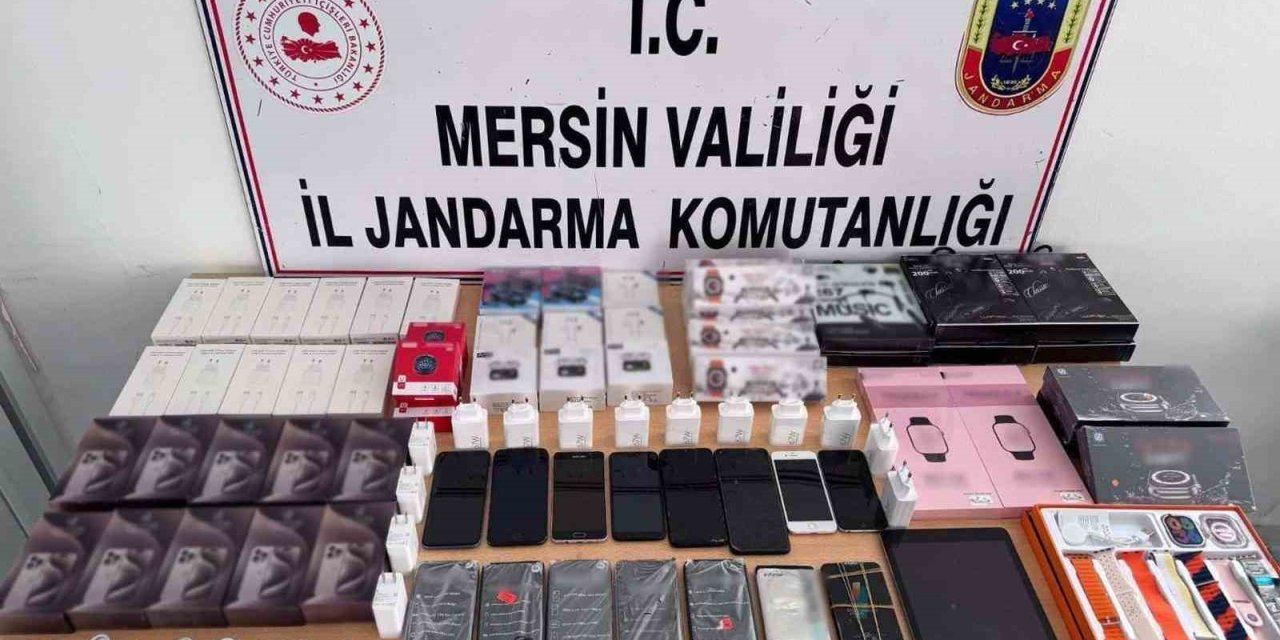 Mersin’de 15 Gümrük Kaçağı Cep Telefonu Ele Geçirildi