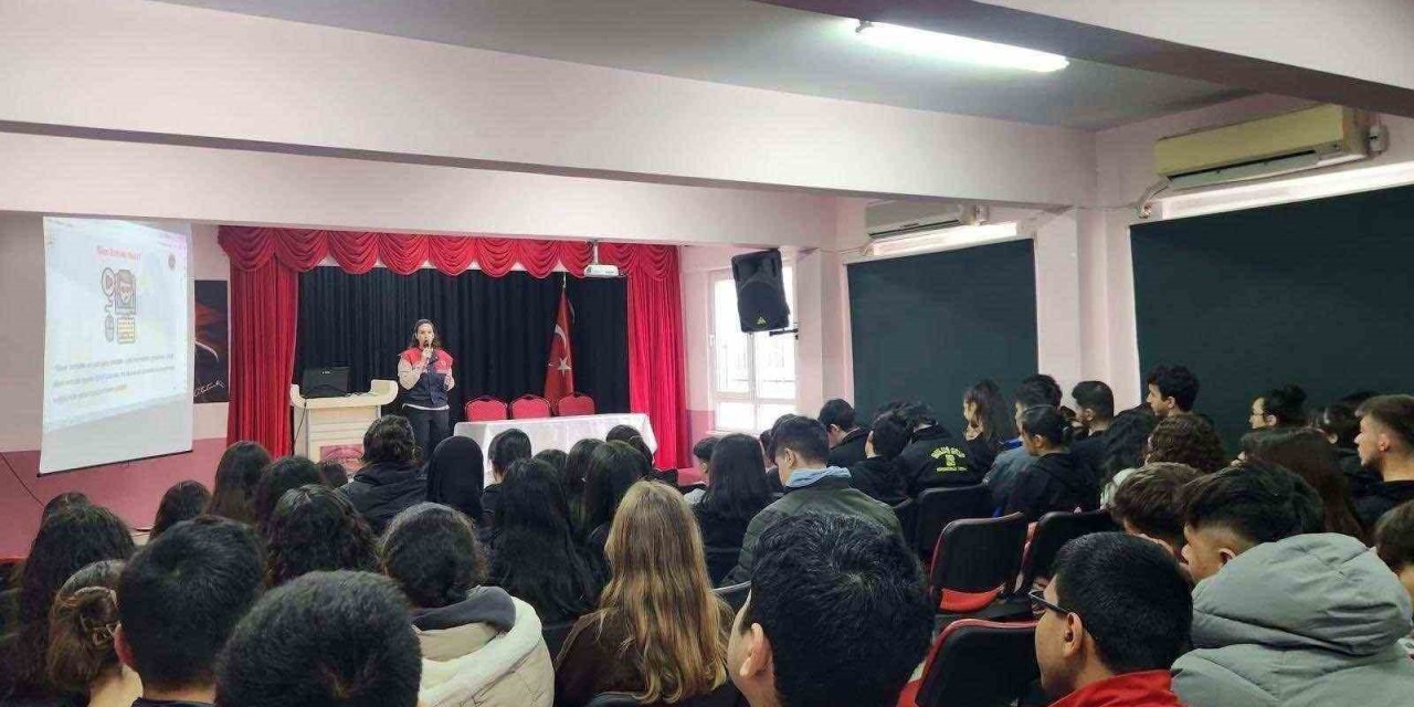 Mersin’de Jandarmadan Öğrencilere ’siber Farkındalık’ Eğitimi