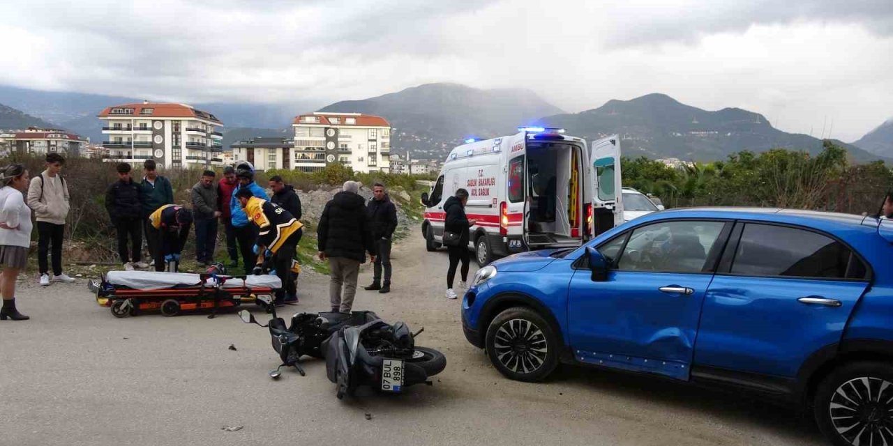 Alanya’da Otomobil İle Motosiklet Çarpıştı: 1 Yaralı