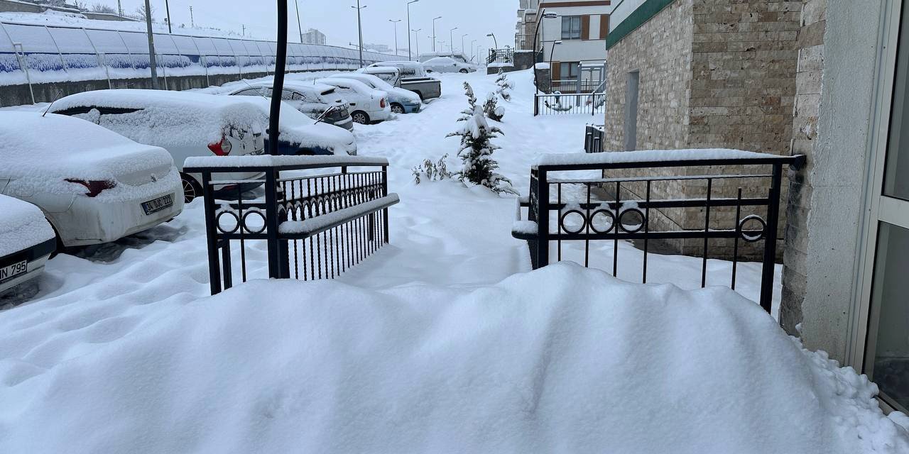 Kayseri’de Kar Yağışı Sürüyor