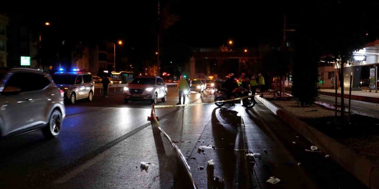 Yolun Karşısına Geçmek İsteyen Yayaya Önce Motosiklet, Ardından Araç Çarptı