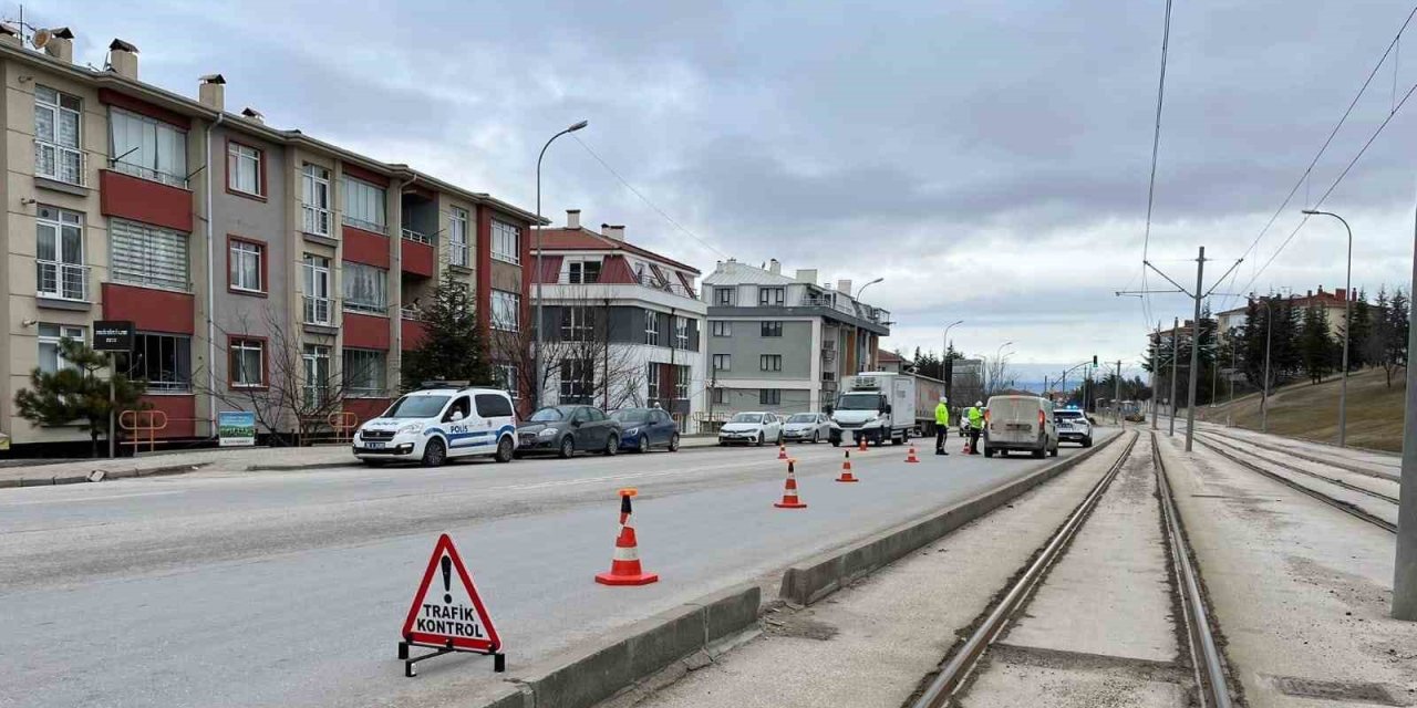 Polis Ekiplerince 102 Araç Sürücüsüne Cezai İşlem Yapıldı