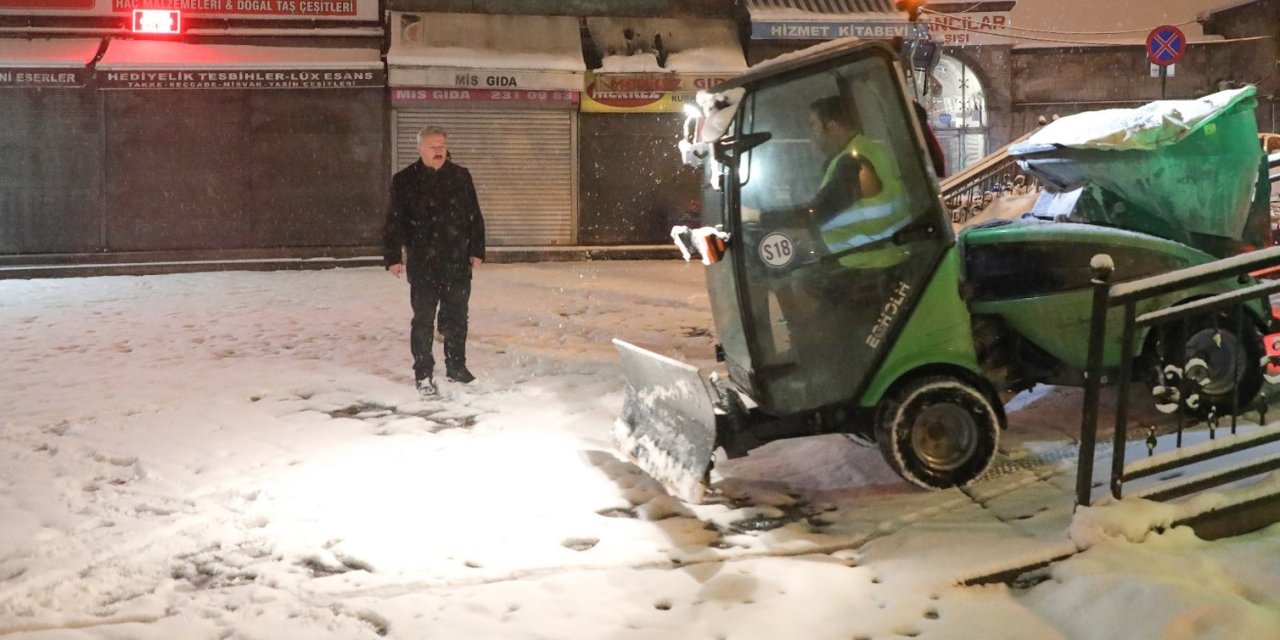 Başkan Palancıoğlu, Karla Mücadele İçin Gece Gündüz Sahada