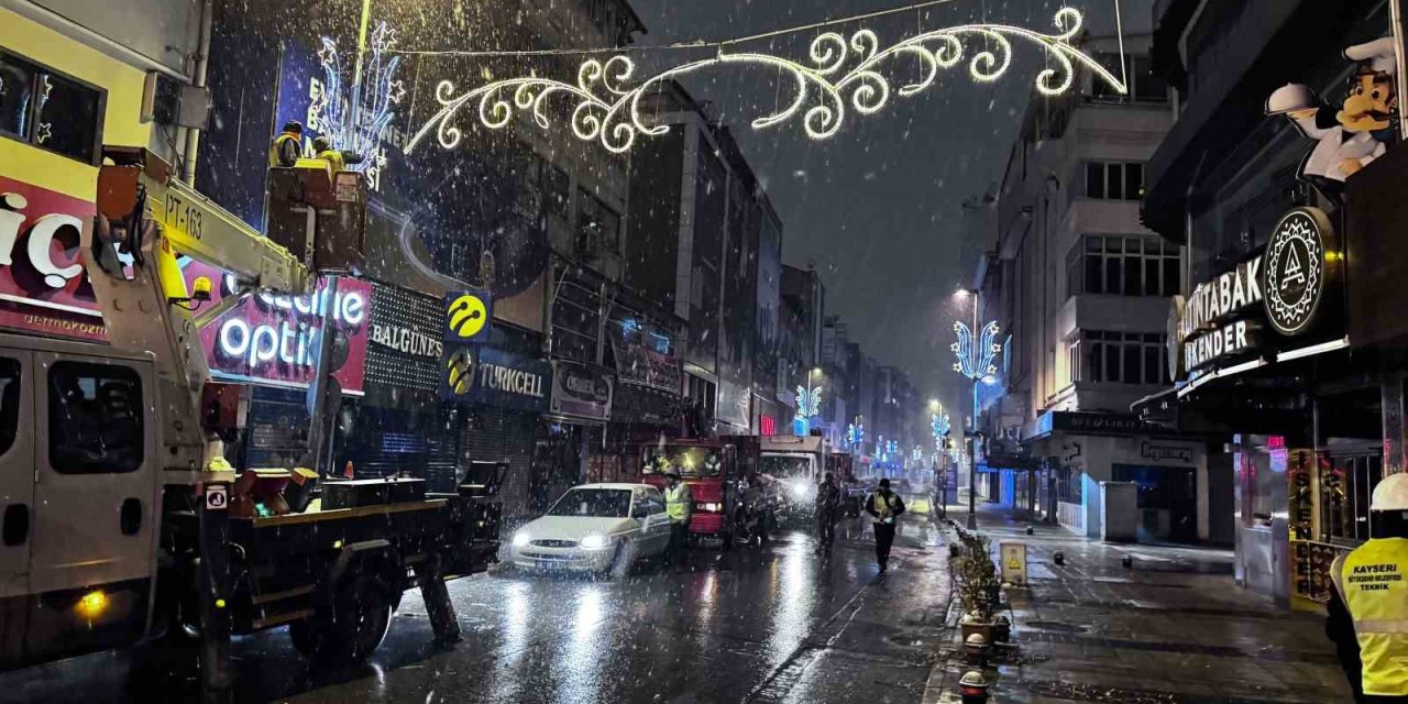 Büyükşehir’den Aydınlatma Bakımı Ve Yenilikçi Projeler