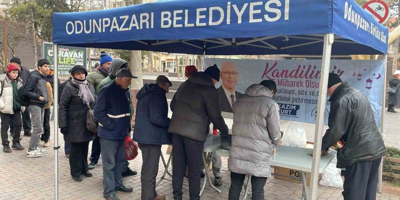 Odunpazarı Belediyesi’nden Regaip Kandili’nde Helva İkramı